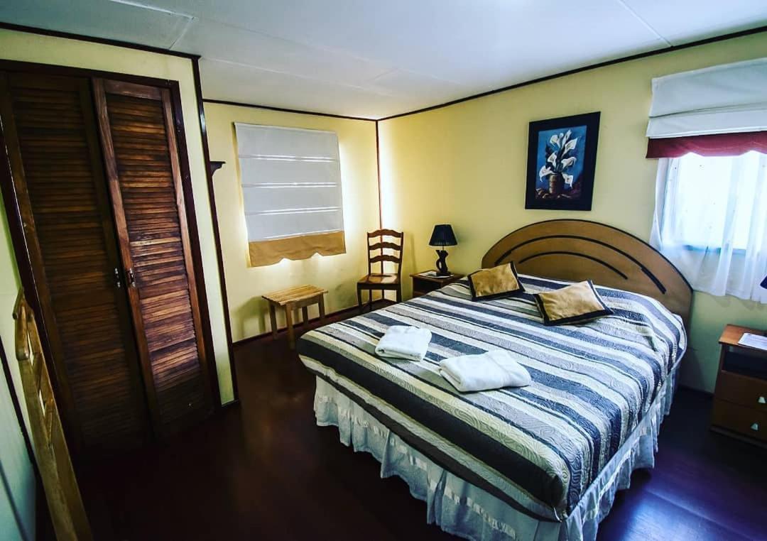 Hostal Alcazar Puerto Natales Dış mekan fotoğraf
